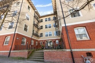 Building Photo - 731 SW King Ave