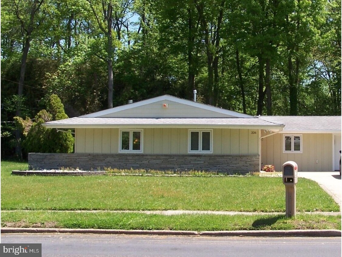 Primary Photo - 326 Cherry Hill Blvd