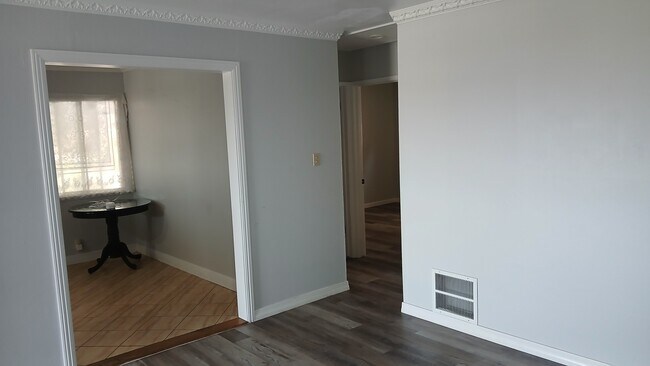 Foto del edificio - 1057 Central Blvd