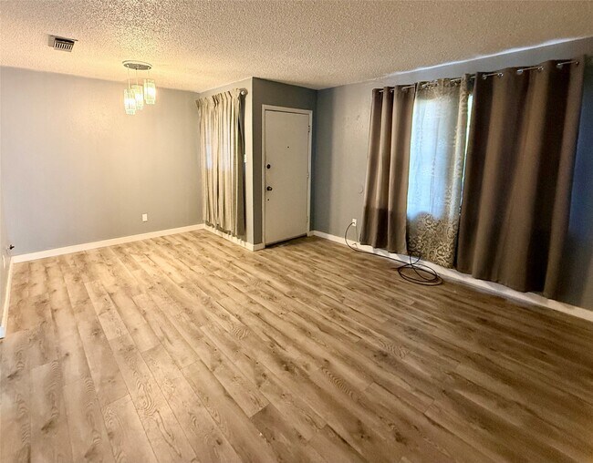 Foto del edificio - 411 Elaine St