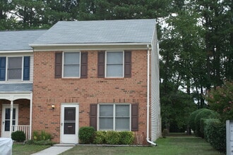 Building Photo - 211 Choisy Crescent