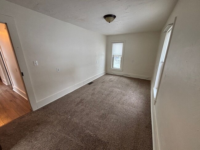 Building Photo - nbr638