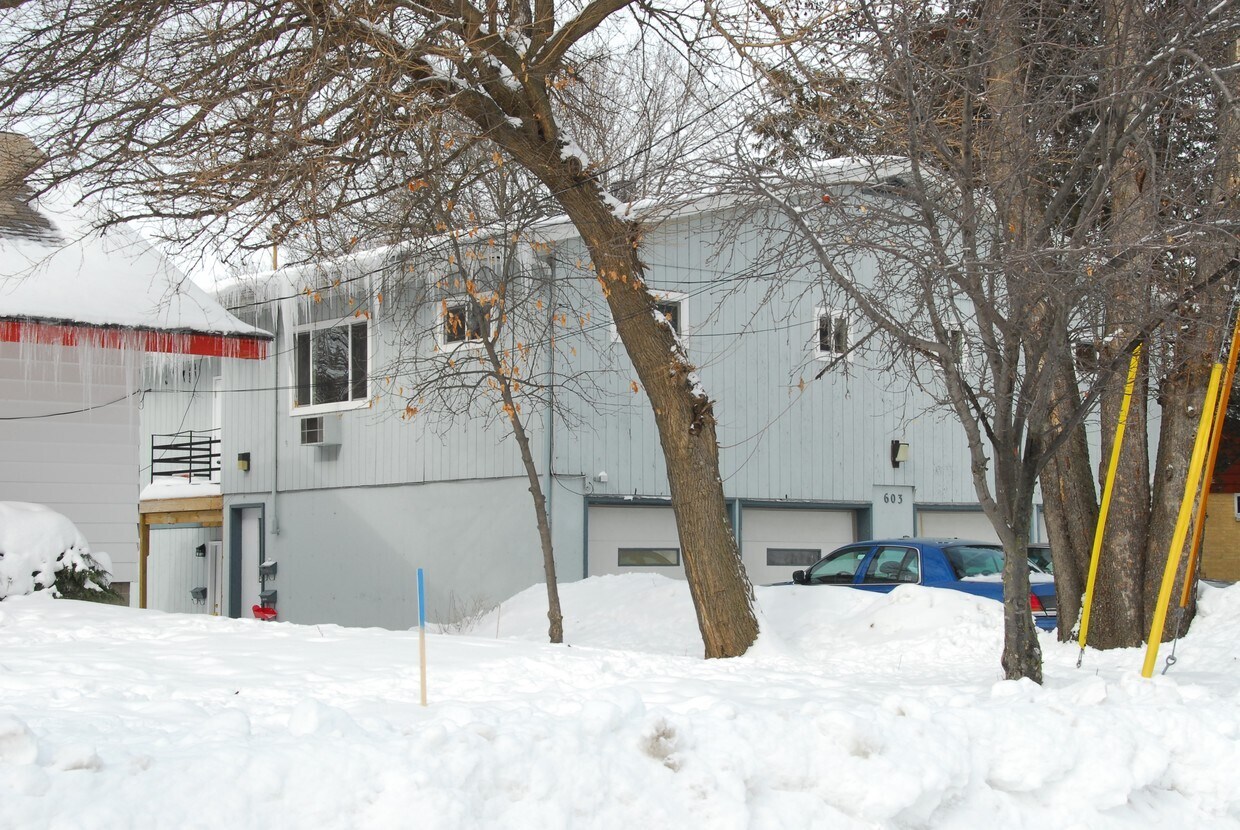 Building Photo - 603 Falcon Cir