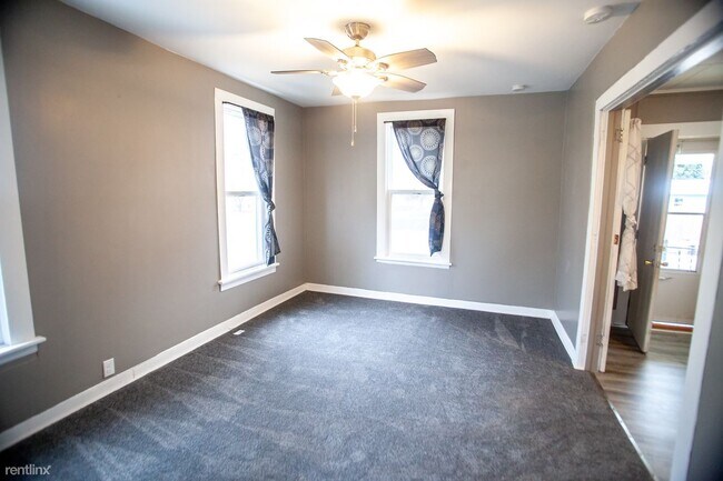 Foto del edificio - 2 br, 0.5 bath House - 301 West Madison Av...