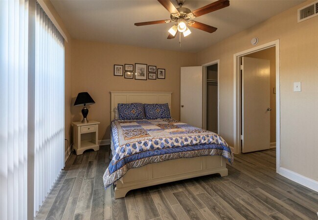 Foto del edificio - 9407 Westheimer Rd