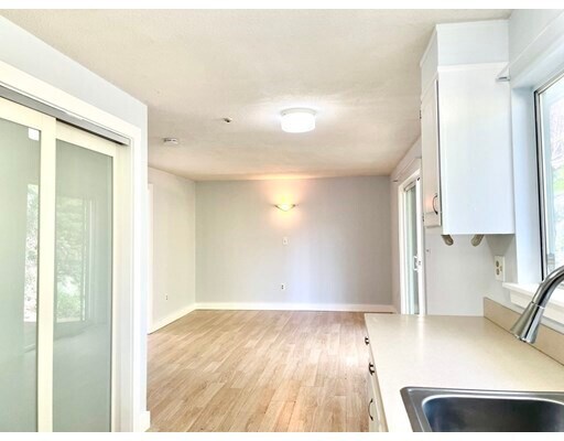 Building Photo - 24 Speen St