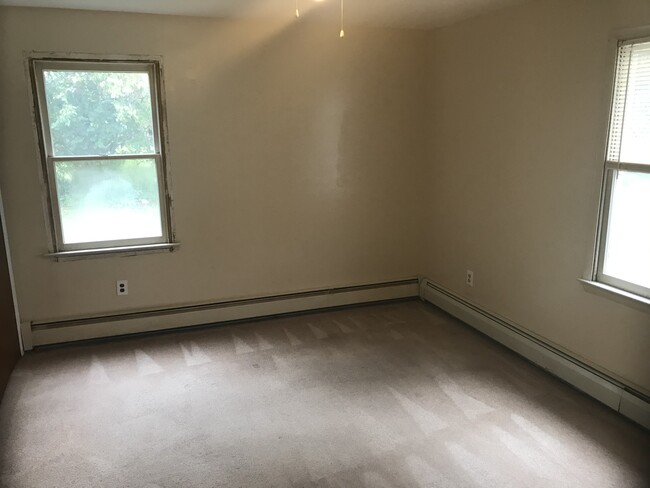 2nd bedr - 111 Hillcrest Ave