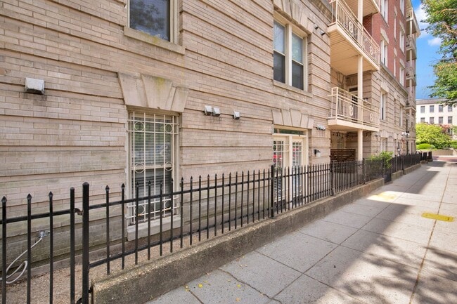 Building Photo - Spacious 1 Bedroom unit in Adams Morgan area