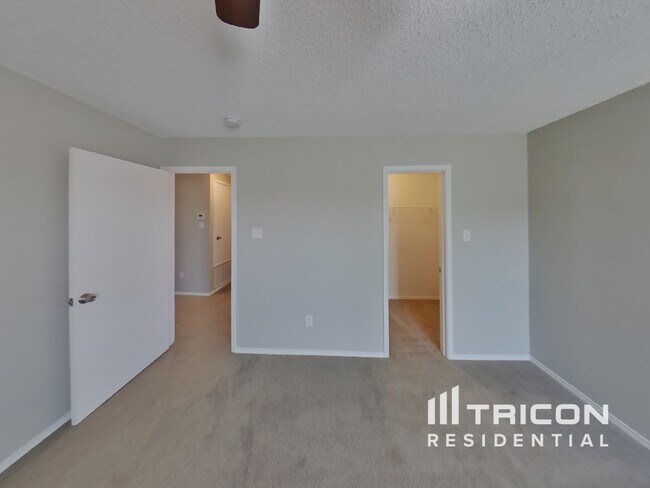Building Photo - 1708 Vineridge Ln