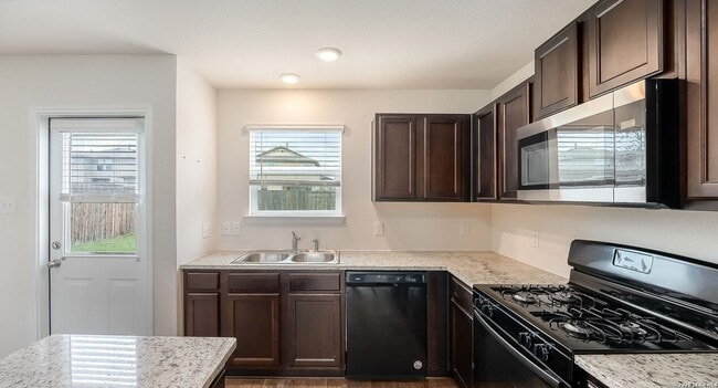 Building Photo - 6522 Tempo Switch