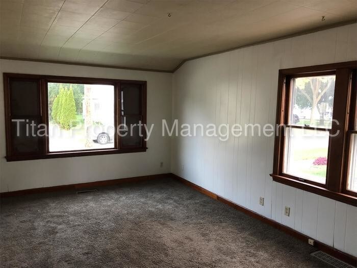 Foto del edificio - 3 bedroom 1 bath lower