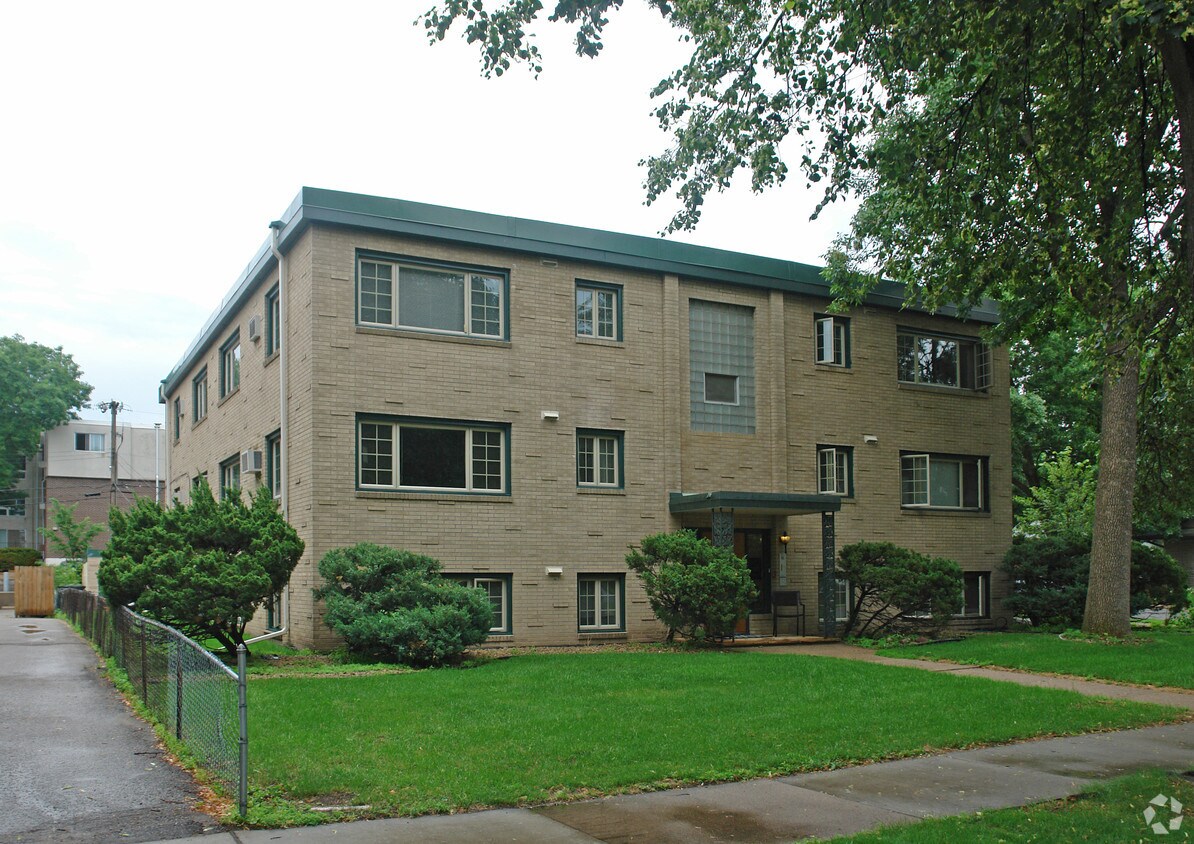 Primary Photo - 4445 Chowen Ave S