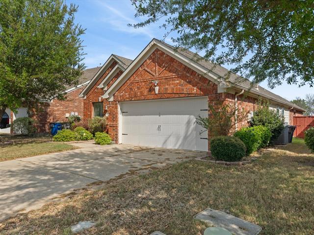 Building Photo - 4114 Lee Hutson Dr
