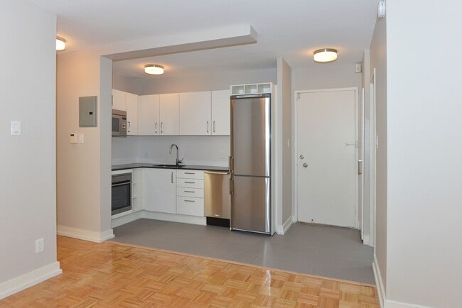Building Photo - 263 Russell Hill Rd