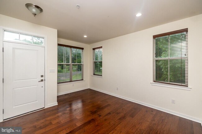 Foto del edificio - 401 Wynstone Ct