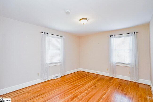 Foto del edificio - 114 Lenore Ave