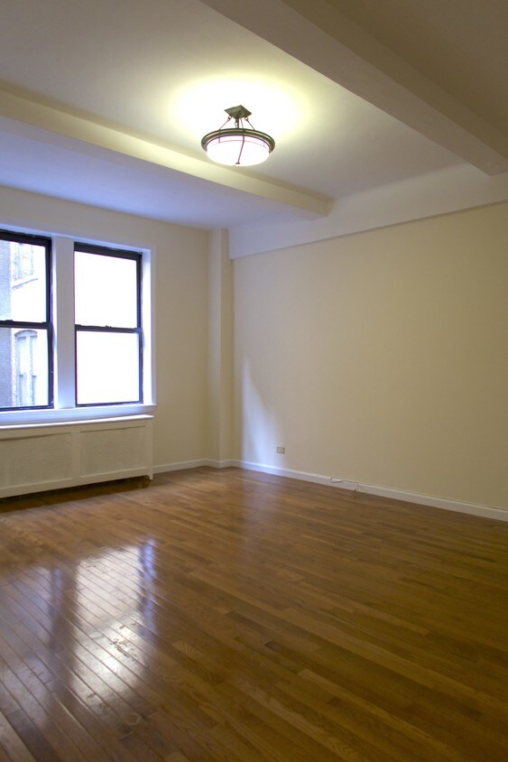 Foto principal - 675 West End Ave