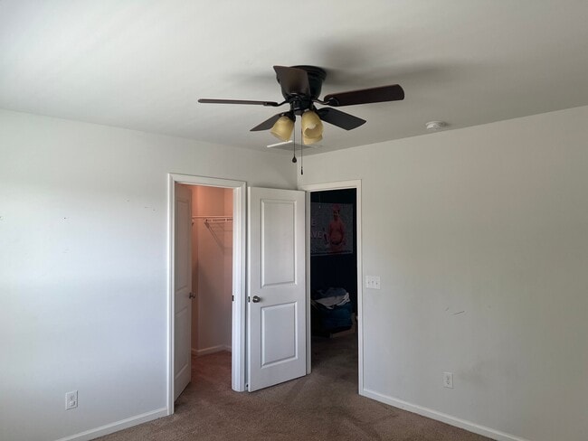 Building Photo - 214 Great Bend Dr