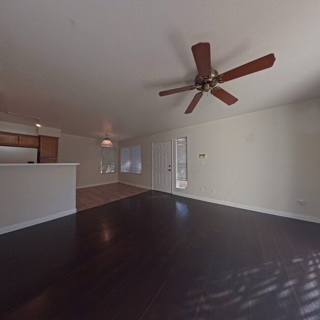 Foto del edificio - 3 Bedroom | 2nd Floor | Laminate Floors | Gated Community