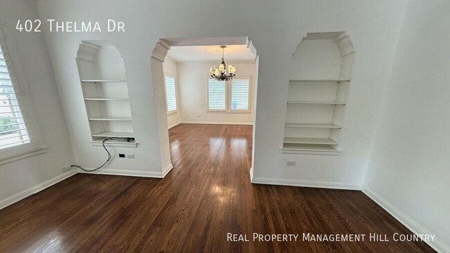 Building Photo - 402 Thelma Dr