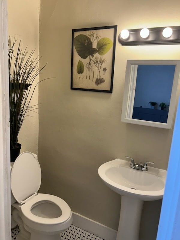 Building Photo - Broadway