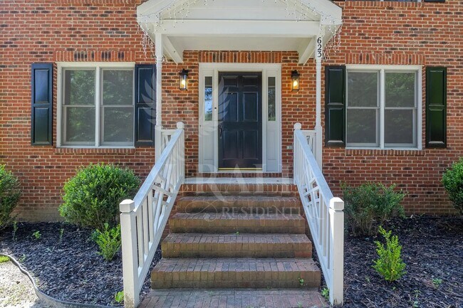 Foto del edificio - 623 Elmwood Ct