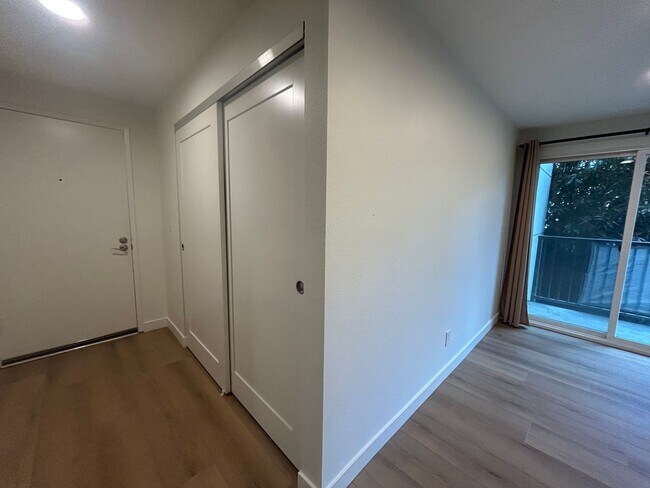 Foto del edificio - Beautiful 2 Bedroom, 2 Bathroom Condo in N...