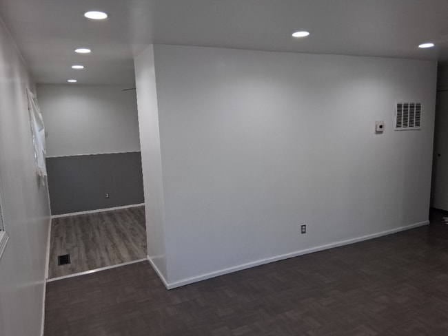 Foto del edificio - 22332 Clyde Ave