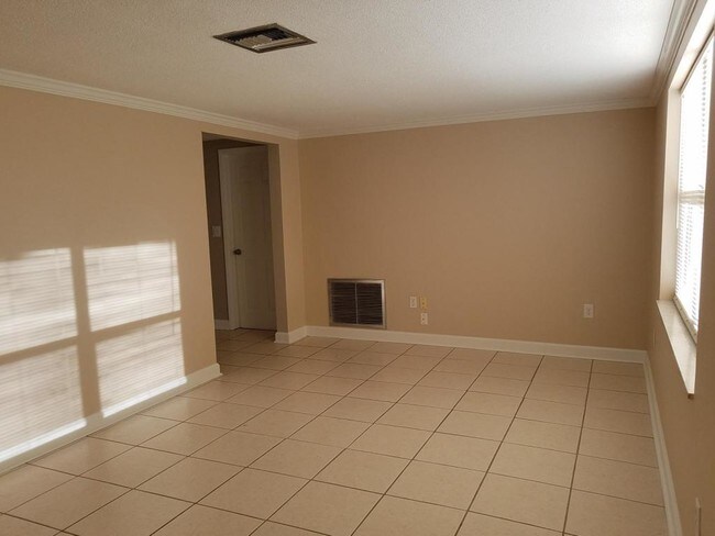 Building Photo - 7101 Magnolia Valley Dr
