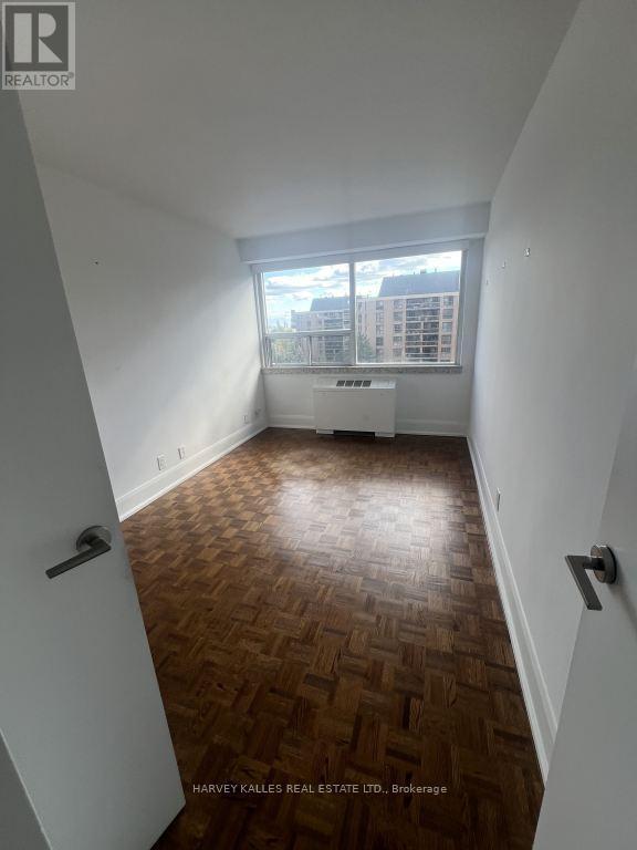 Photo du bâtiment - 77 St Clair Ave E