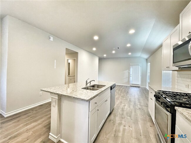 Foto del edificio - 388 Arbor Hills