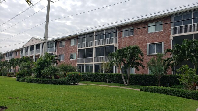 Building Photo - 6530 N Ocean Blvd