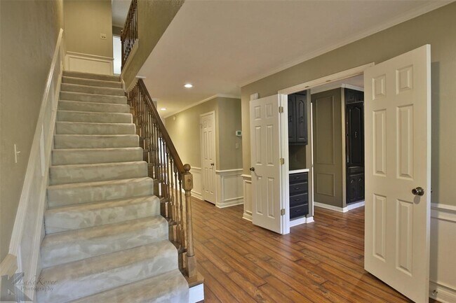 Building Photo - 68 Fairway Oaks Blvd