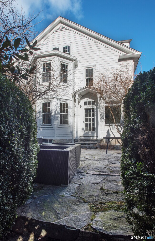 Foto del edificio - 1709 Newfield Ave