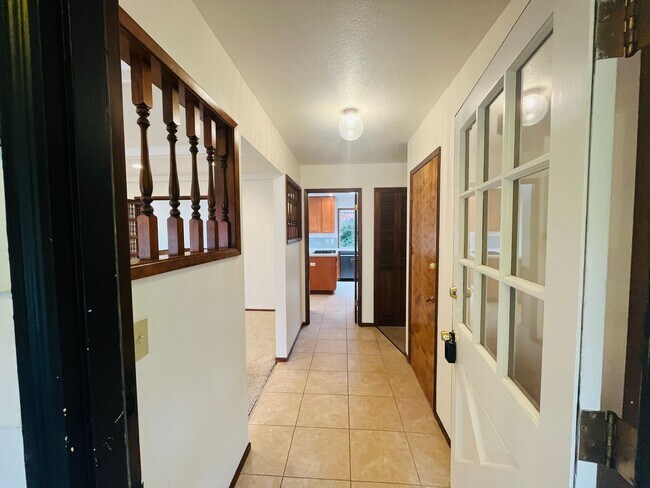 Foto del edificio - Charming One-Level Home in Garden Home — Near Washington Square & Trader Joe’s! Landscaping Inclu...