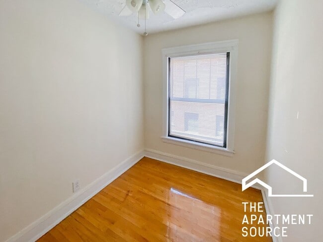 Building Photo - 516 W Cornelia Ave