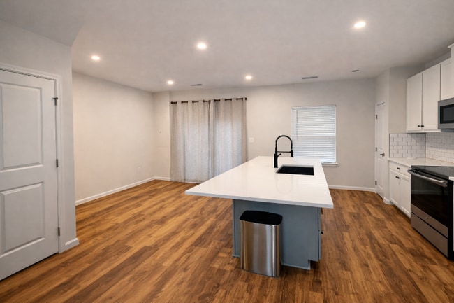 Building Photo - 4322 Sconce