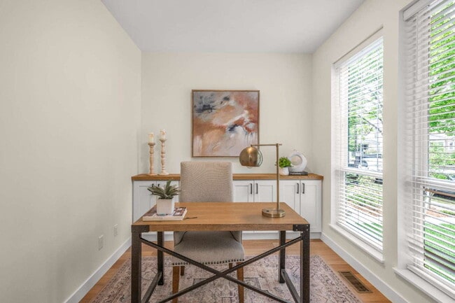 Building Photo - Stunning New Construction in the Heart of Uptown