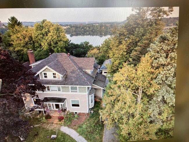 323 Park Cir