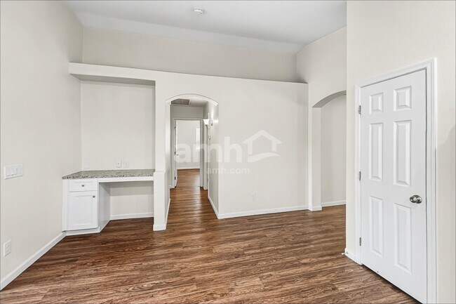 Foto del edificio - 17211 W Watkins St