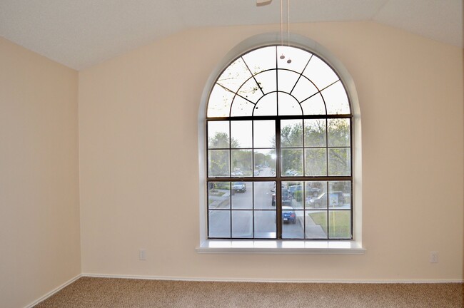 Beautifully updated move-in ready 3/2.5 - Beautifully updated move-in ready 3/2.5 House