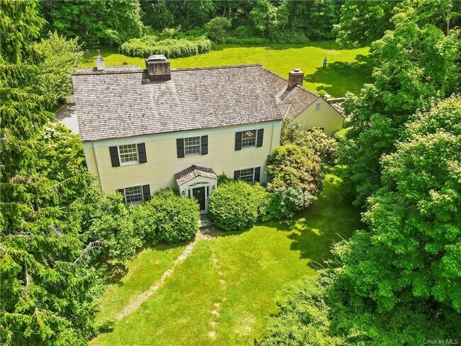 Building Photo - 1 Twin Lakes Dr