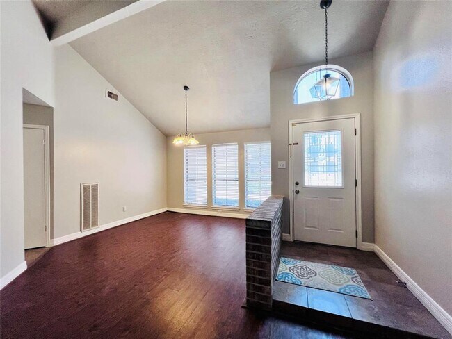 Foto del edificio - 8603 Greenleaf Lake Dr