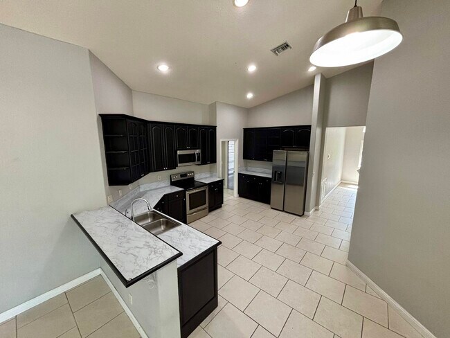 Foto del edificio - 16105 Temple Blvd