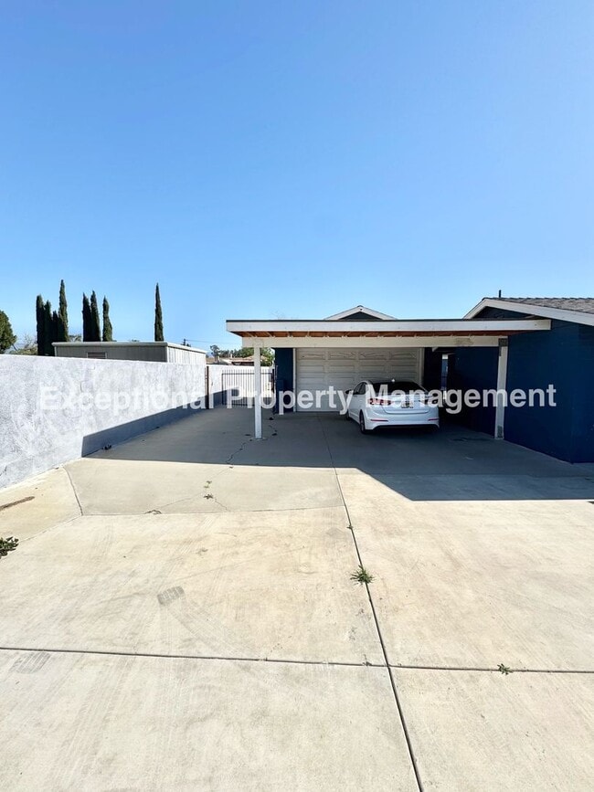 Building Photo - 8047 Laurel Ave