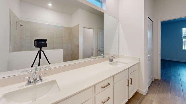 Foto del edificio - 7913 Lakes Edge Ln