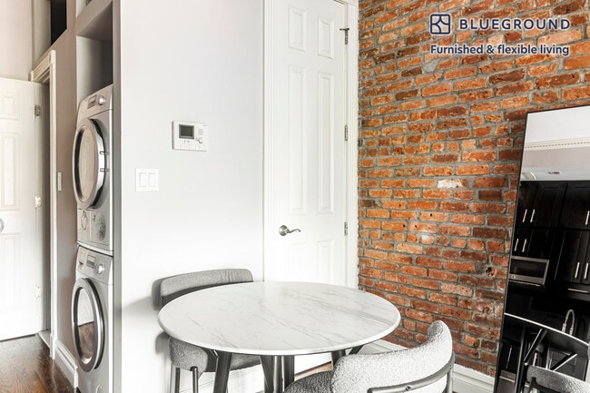 Building Photo - 234 E 14th St