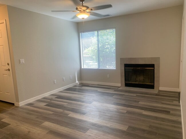 Building Photo - Downstairs 2 bedroom 2 bath brand new condo