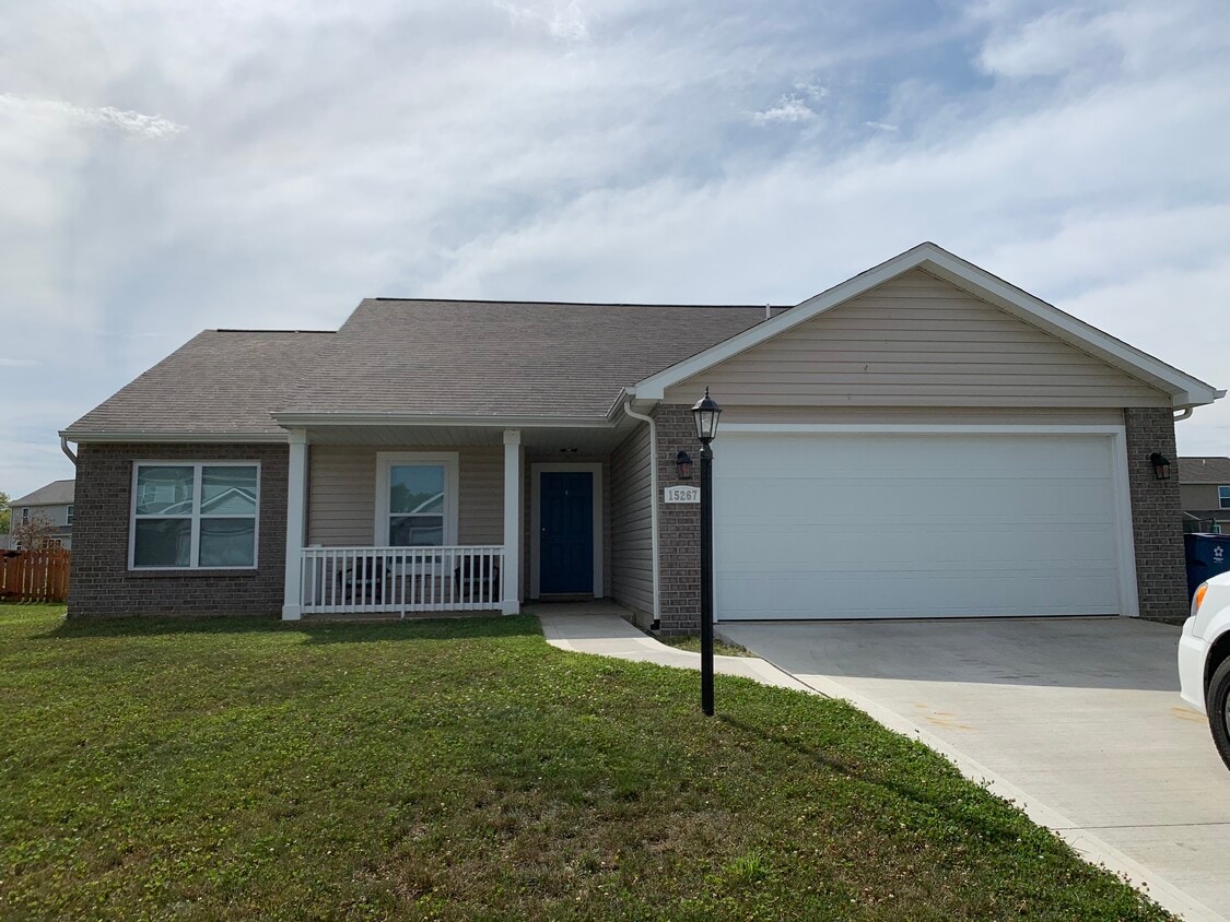 15267 Delphinium Plz, Huntertown, IN 46748 House Rental in Huntertown