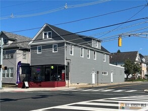 Building Photo - 588 Livingston Ave